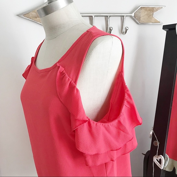 ⭐️Cold Shoulder Top⭐️ - Picture 2 of 3