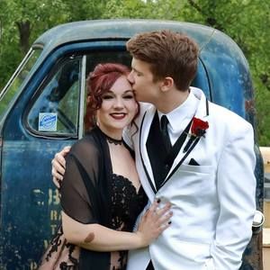 Meet your Posher, Hailey