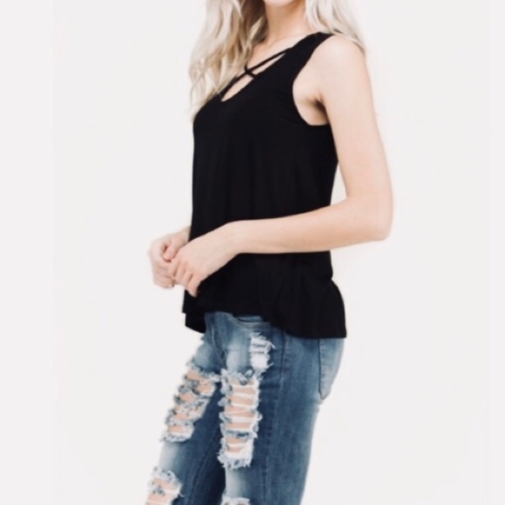 ***LAST ONE (L)***Criss Cross S/L Top - Picture 2 of 3
