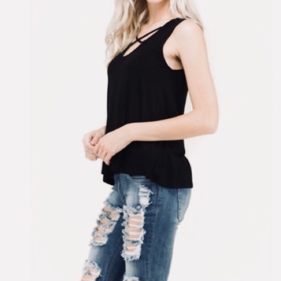 ***LAST ONE (L)***Criss Cross S/L Top - Picture 2 of 3