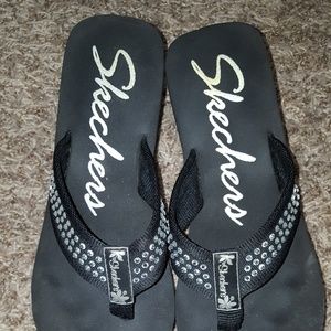 Sketchers LIKE NEW Size 8