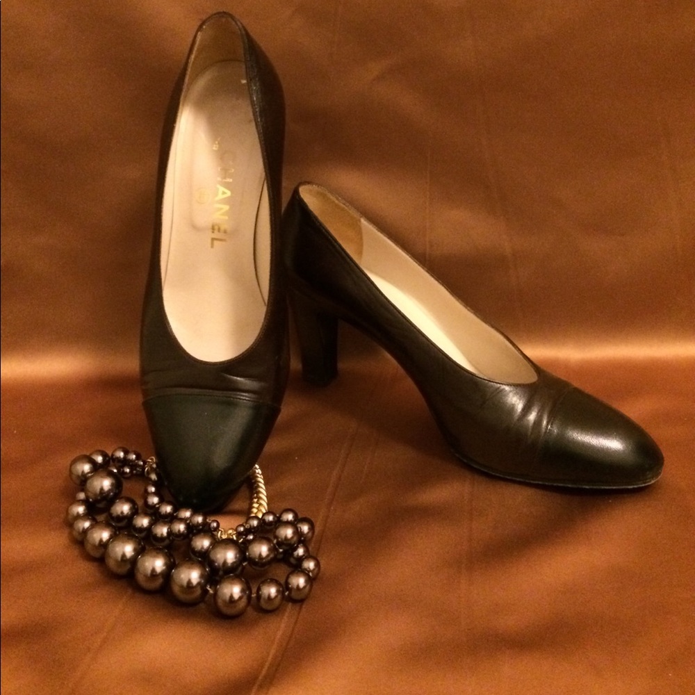 Vintage CHANEL heels, leather Size 7.5