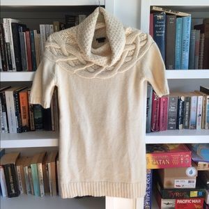Theory mini sweater dress in Cream. Size S.