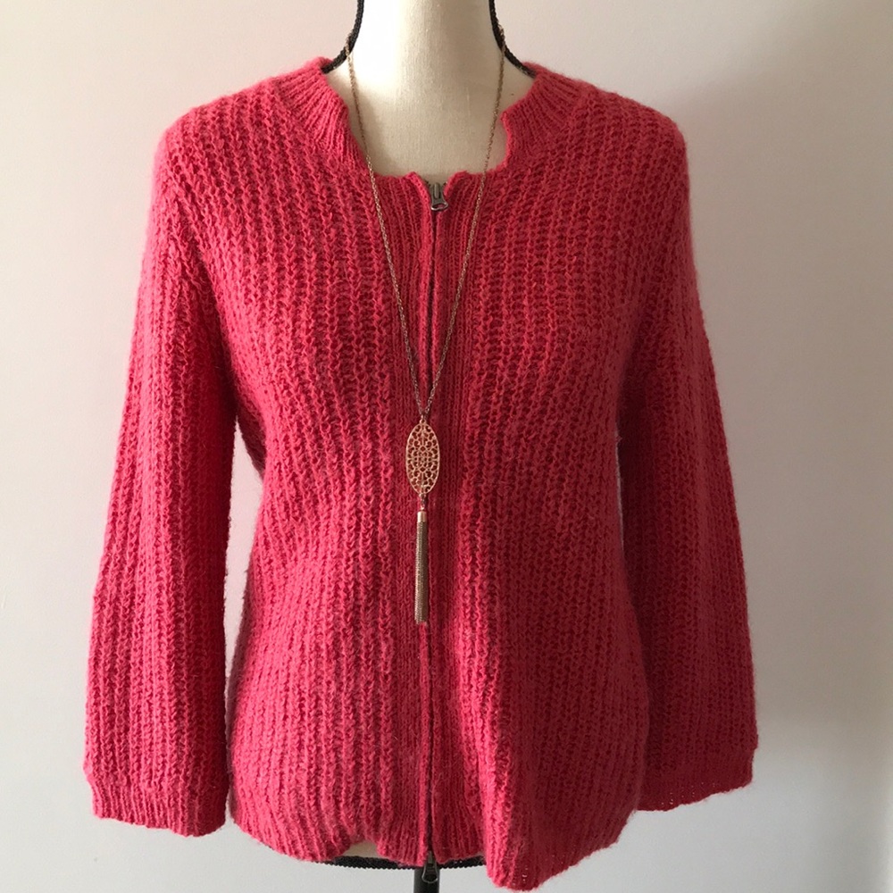 ❤️Firm $❤️CAbi Coral salmon sweater Mohair