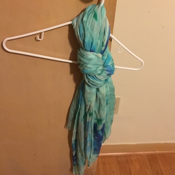 Scarves - Picture 2 of 8