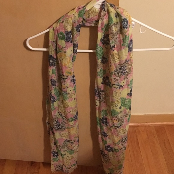 Scarves - Picture 3 of 8