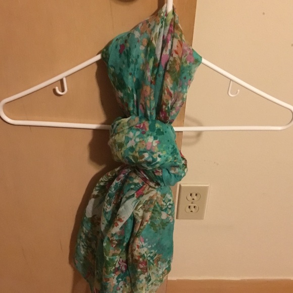 Scarves - Picture 4 of 8