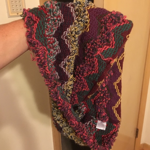 Scarves - Picture 7 of 8