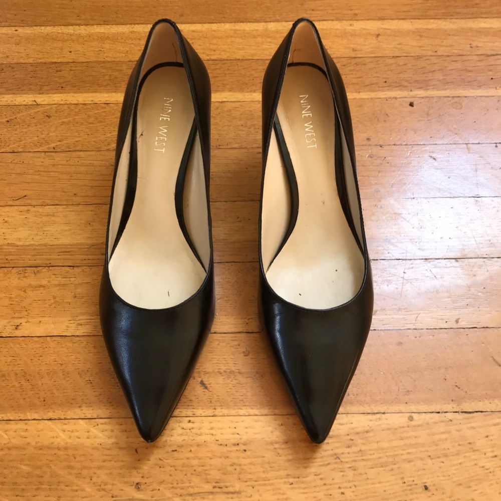 Nine West black pumps