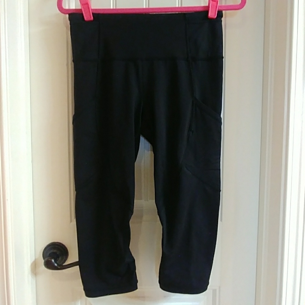 Lululemon crops size 6