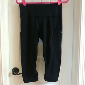 Lululemon crops size 6