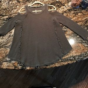 Free people shirt / Cold shoulders detail