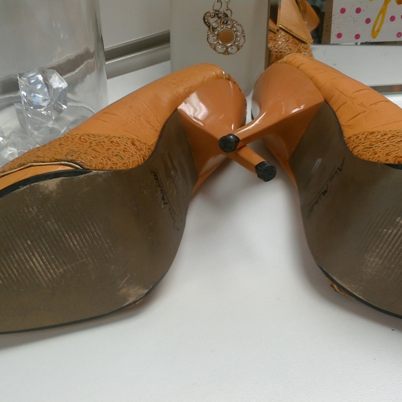 Pumps - Picture 2 of 3