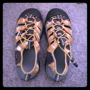 Keens sz 8.5 women's fit sz 7.5-8