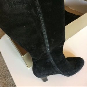 Born Promise boots in black suede, size 7.5