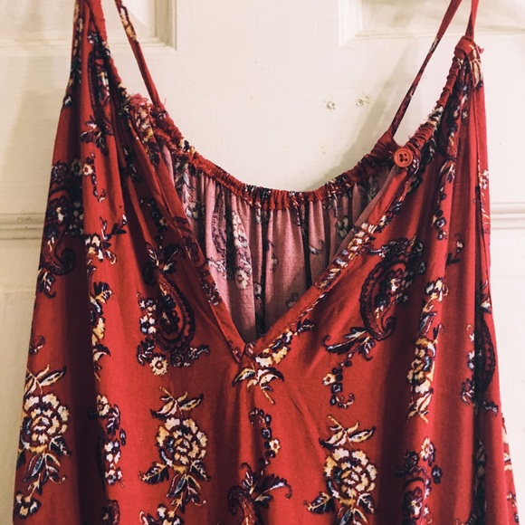 Red flower pattern romper - Picture 3 of 4