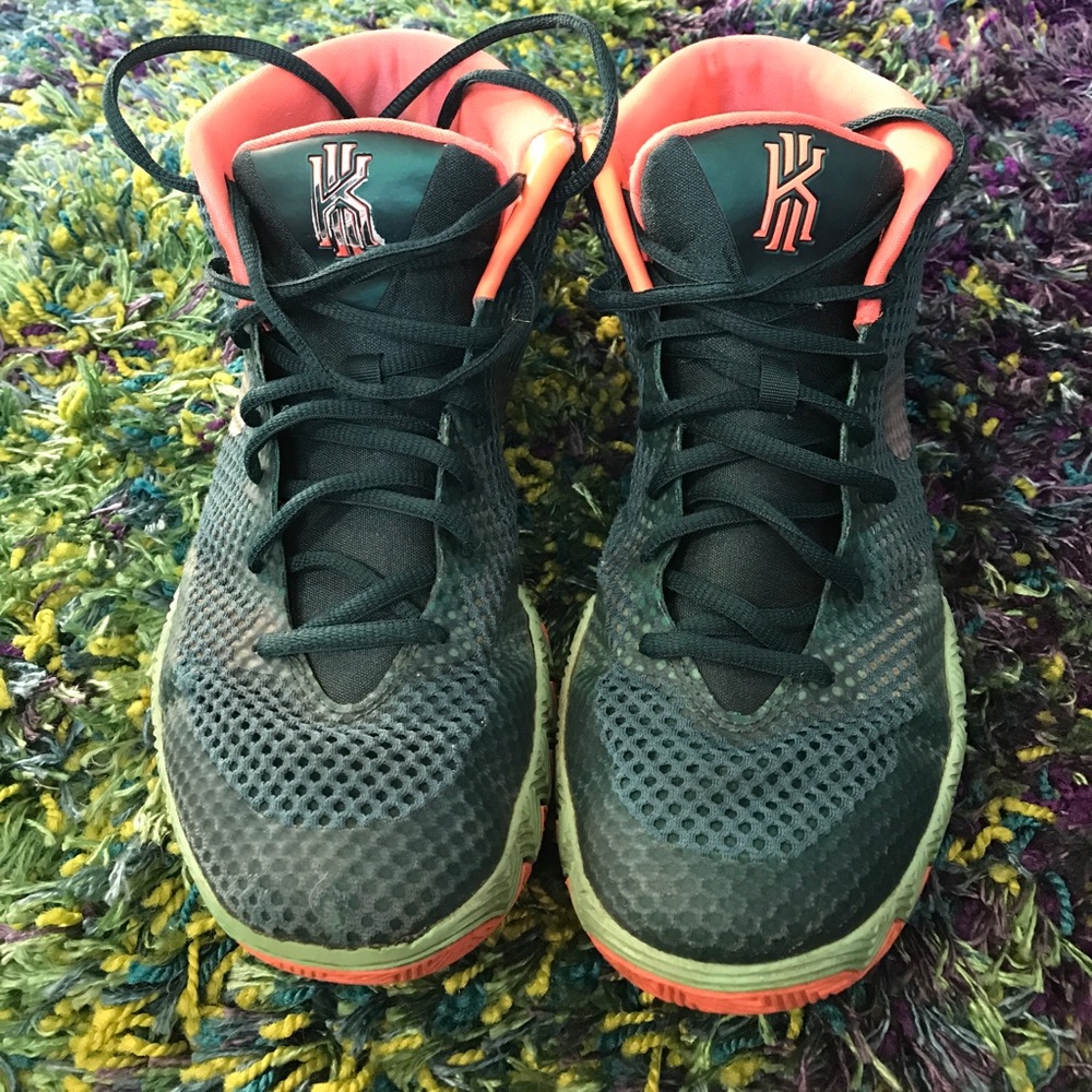 Used Men's Nike Kyrie sneakers