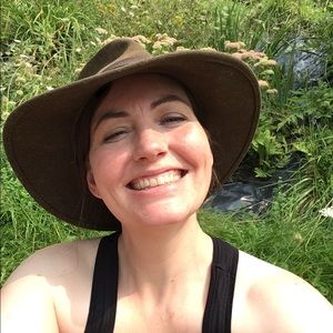 Meet your Posher, Flora