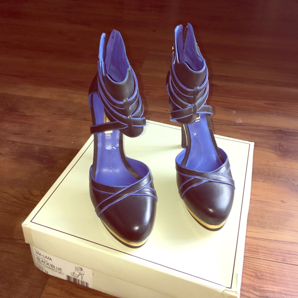 Black/blue BCBG heels