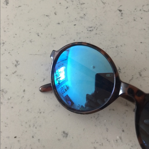 LOFT - Mirror Sunglasses - Picture 2 of 4