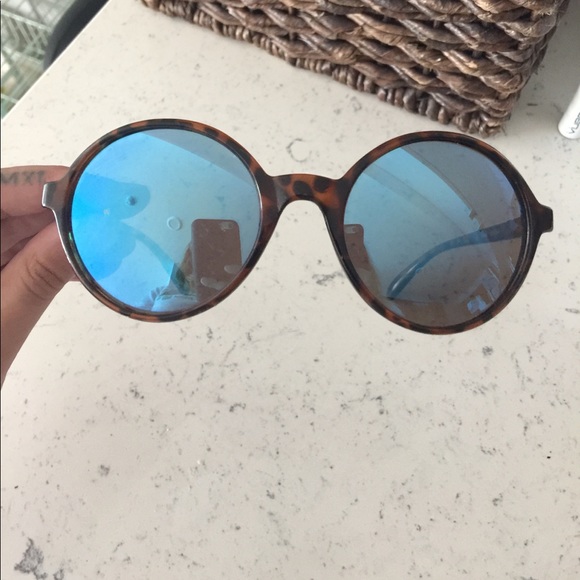 LOFT - Mirror Sunglasses - Picture 4 of 4