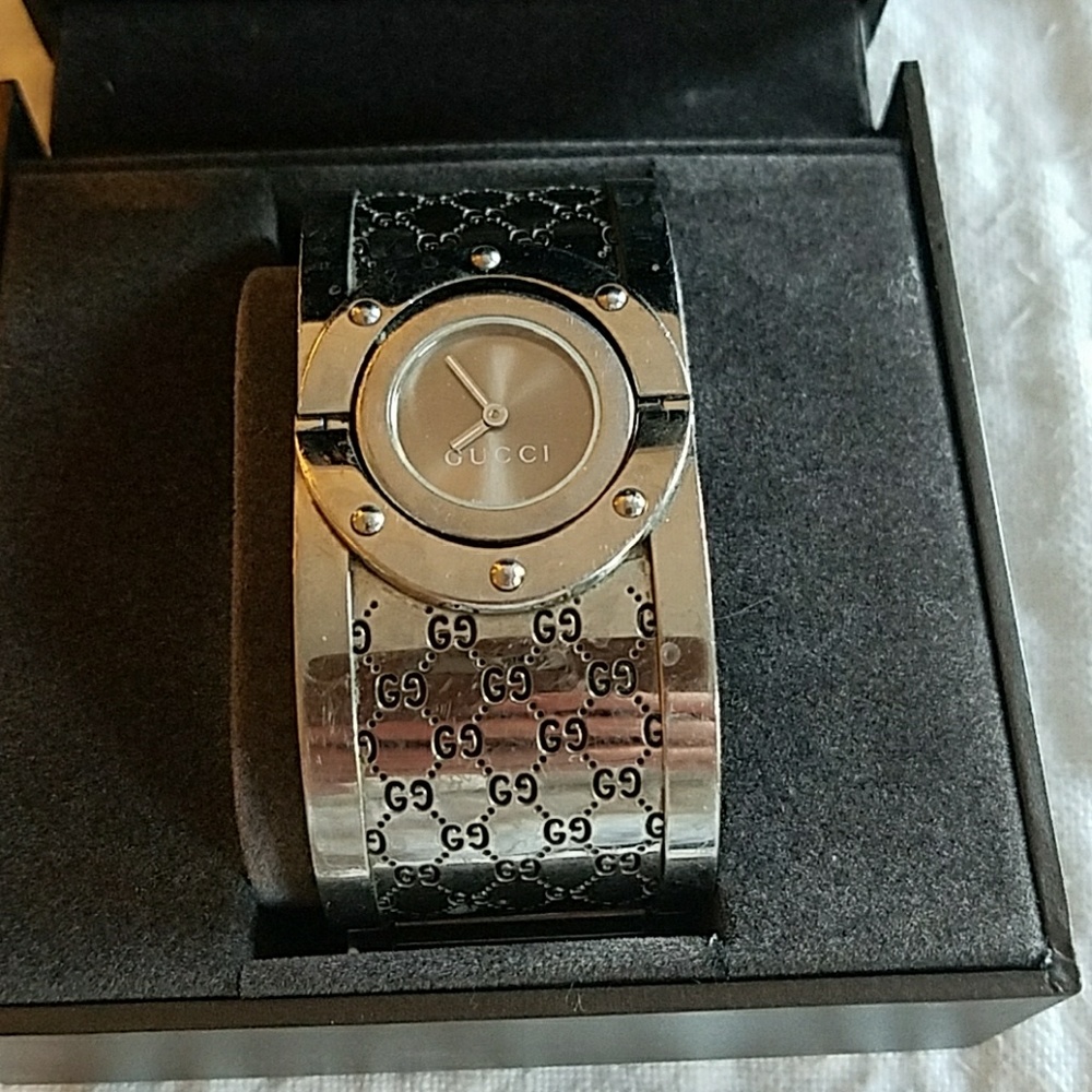 GUCCI watch