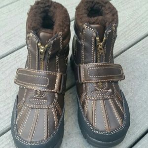 New without tags brown fur lined kids boots
