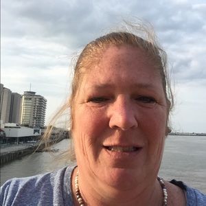 Meet your Posher, Leslie