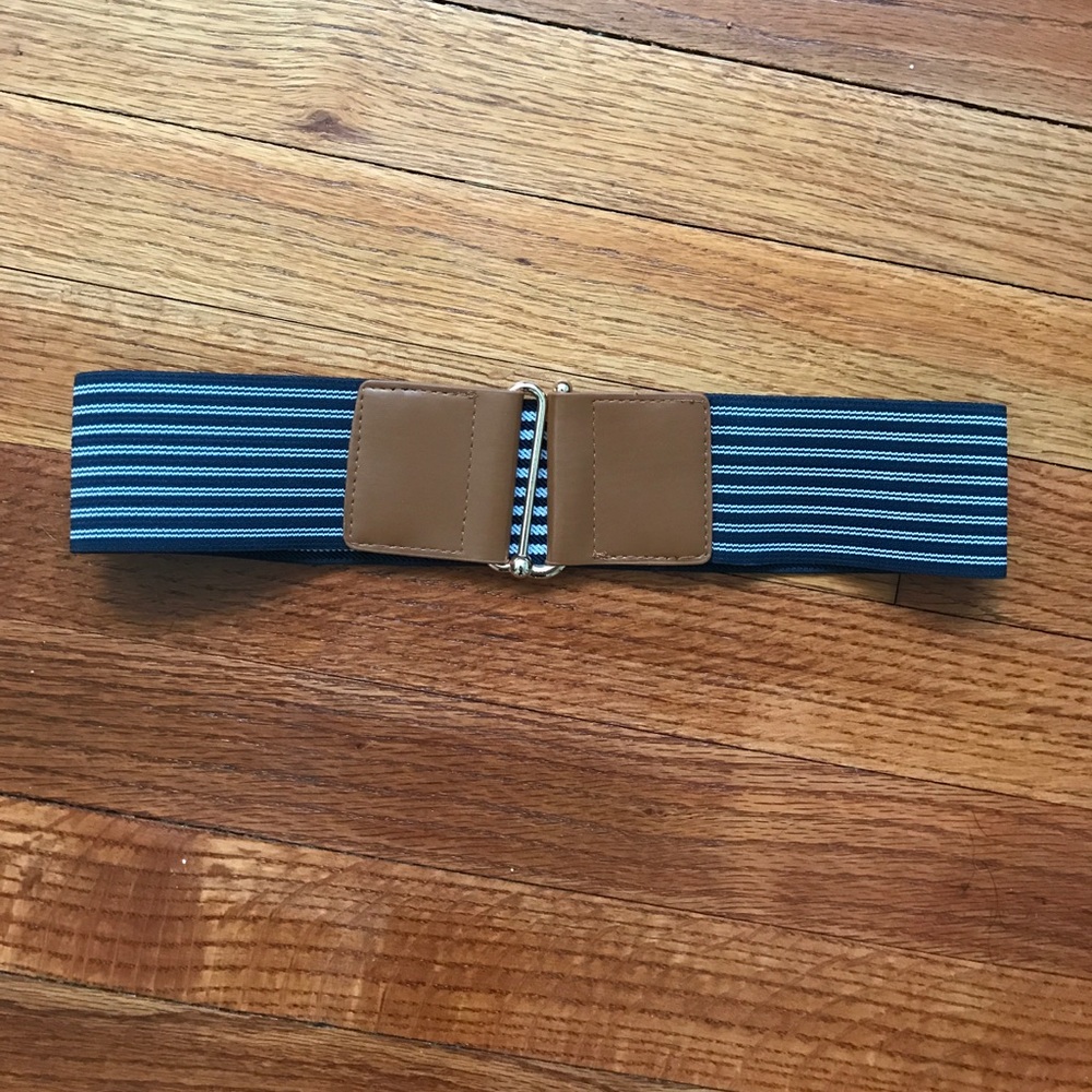 Stretchy belt. Size small.