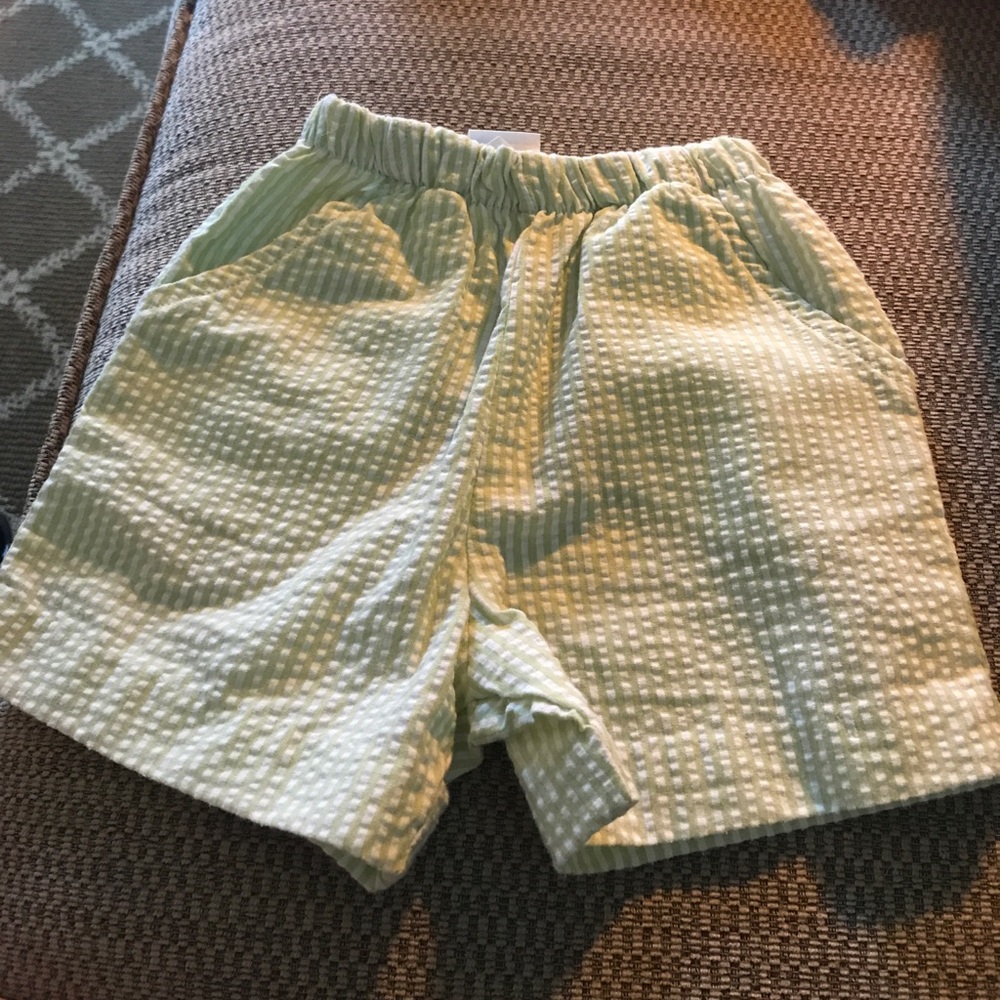 Bailed Boys green seersucker shorts size 18m
