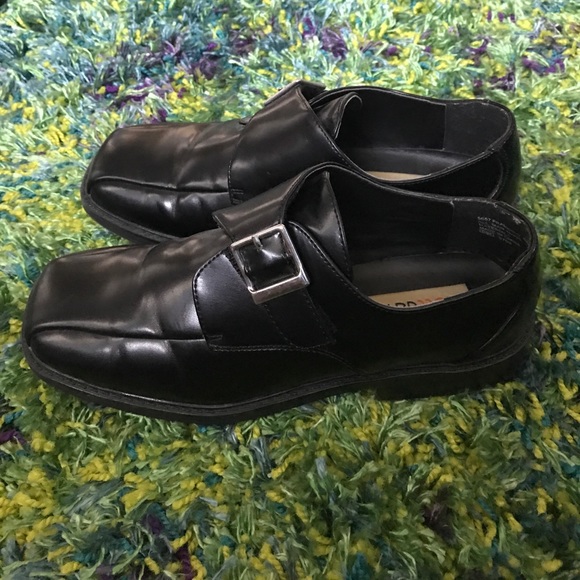 NWOT boy black leather shoes.