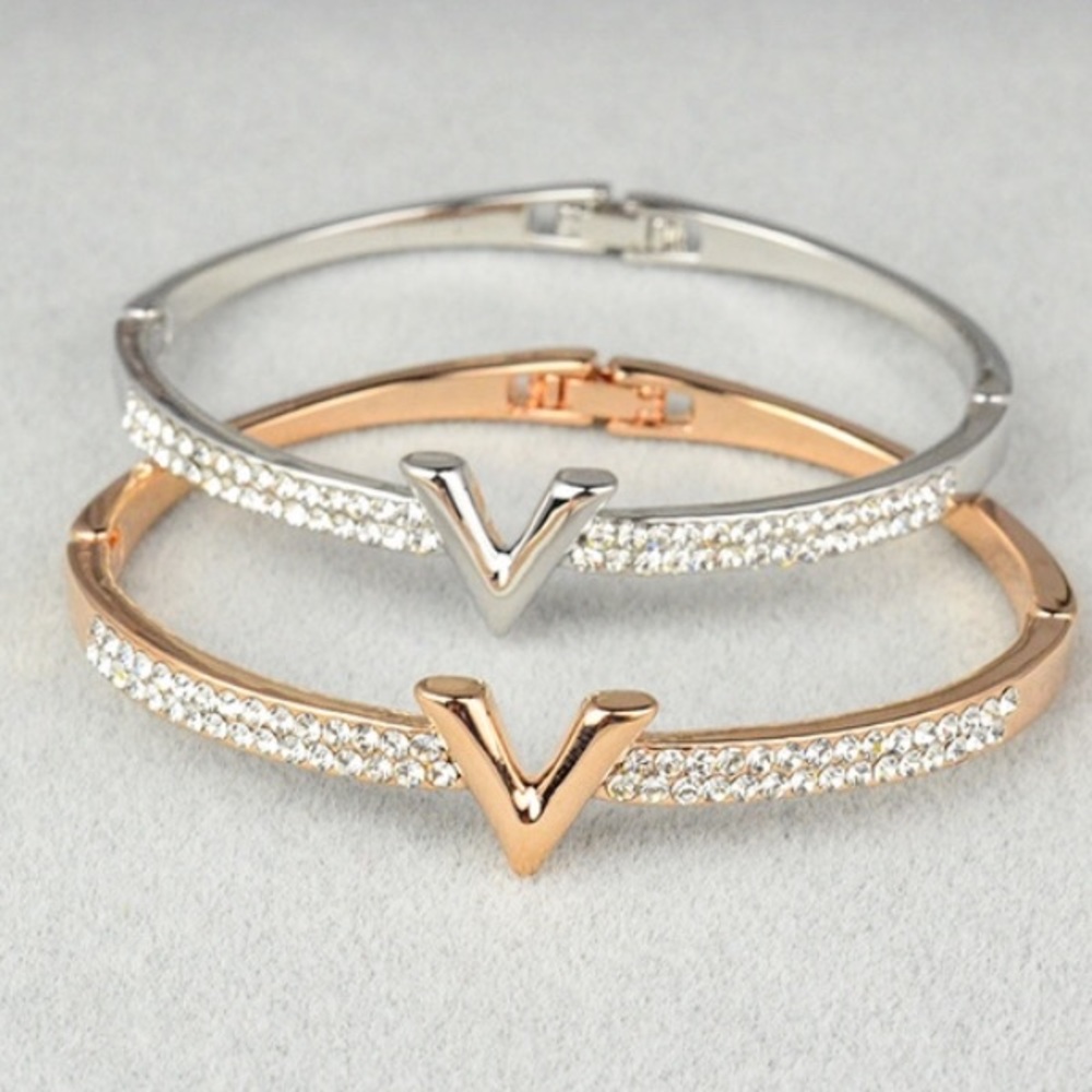 NEW!!  Letter V Crystal Rhinestones Fashion Bangle