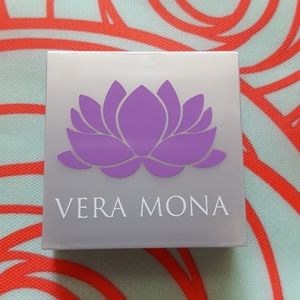 *ipsy* Eyeshadow Vera Mona in Clover, Pink Shimmer