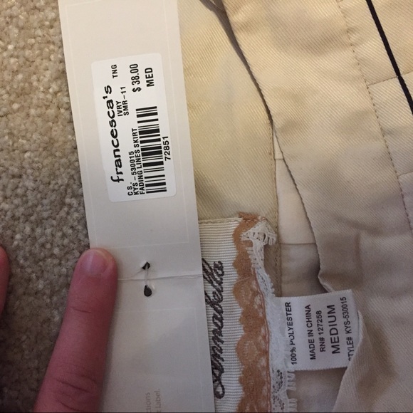 Cream and navy skirt - Picture 2 of 3