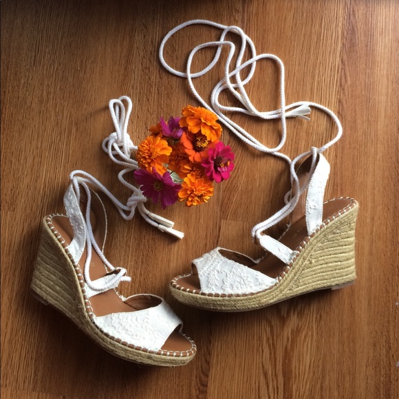 Rampage Shoes - NWOT Rampage wedge espadrilles lace up fabric 9