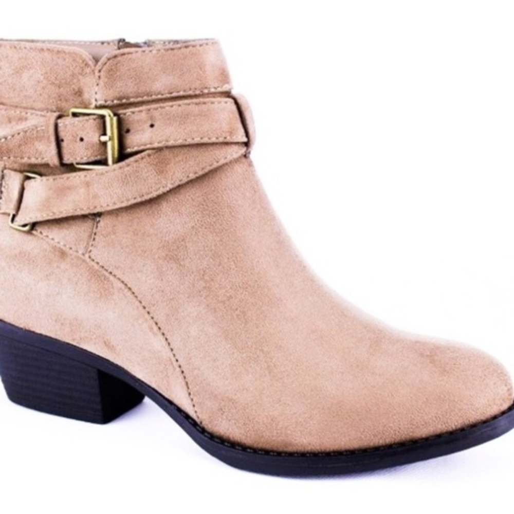 𤩠LAST PAIR!! Suede buckle booties - size 6 - Picture 2 of 2