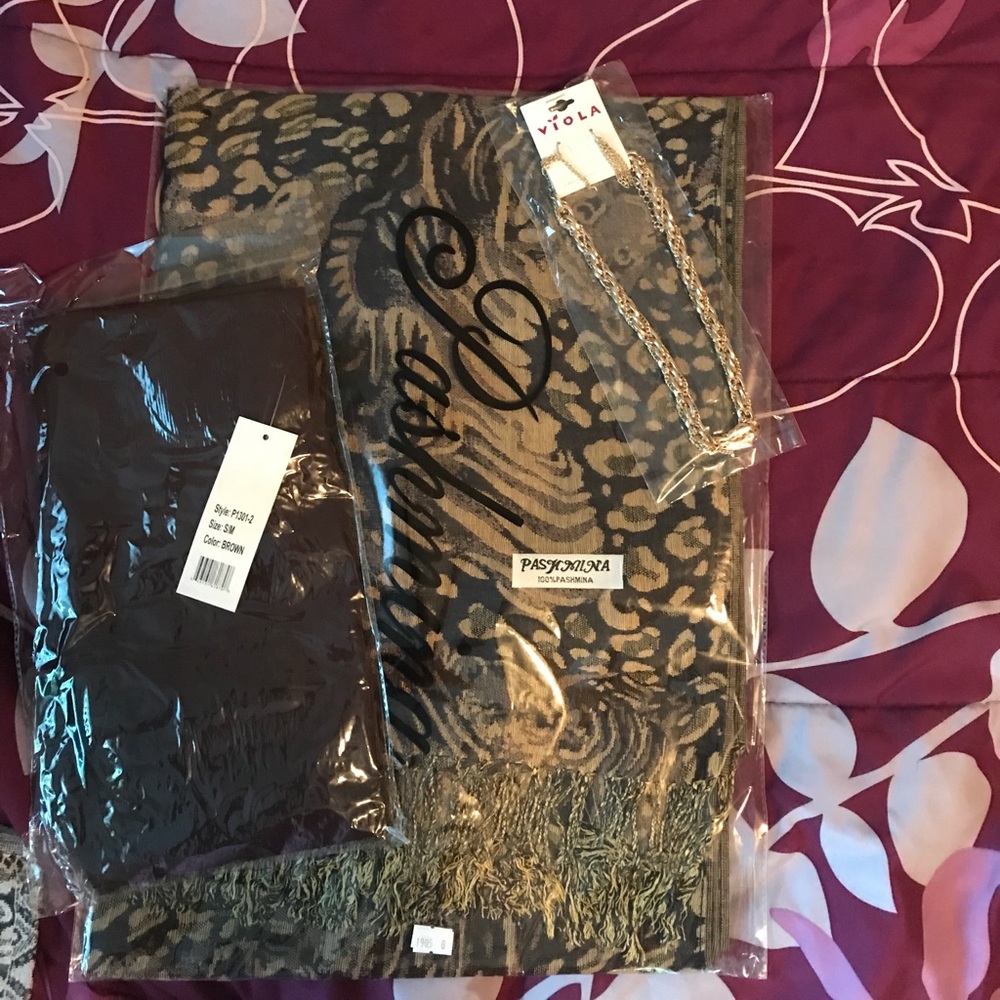 Scarf necklace an thermal leggings
