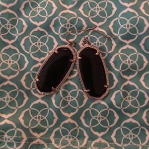 Black small Elle Kendra Scott earrings
