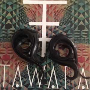 0g buffalo horn filigree hangers