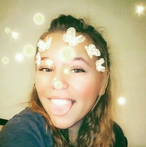 Meet your Posher, Alicia