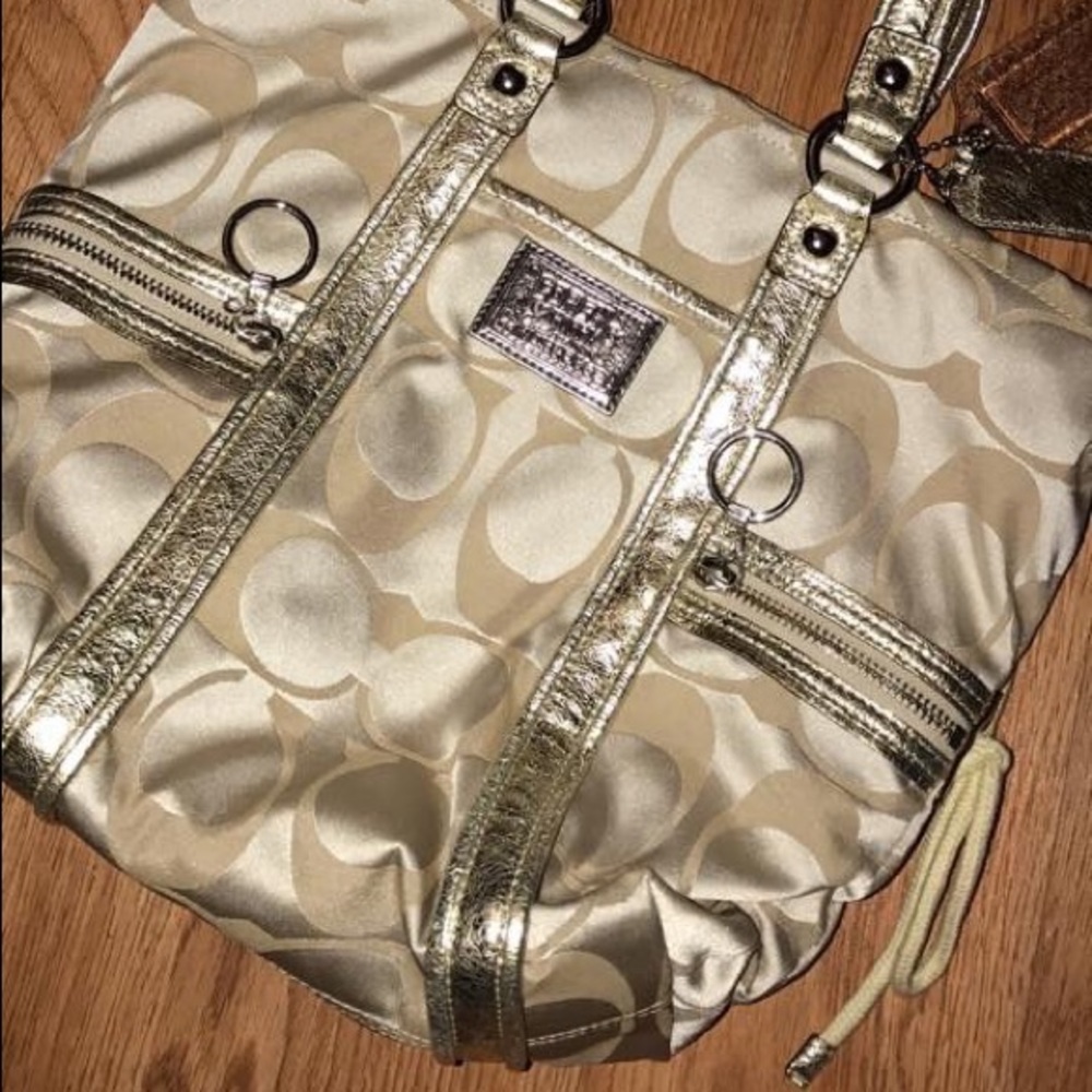 NWT Coach Poppy bag! A total classic!