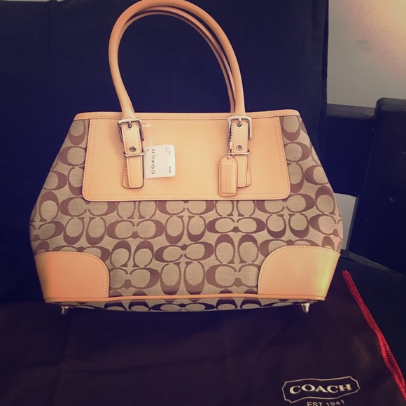 💌SOLD💌 vintage authentic coach peyton pink signature flap  Authentic Coach hand bag