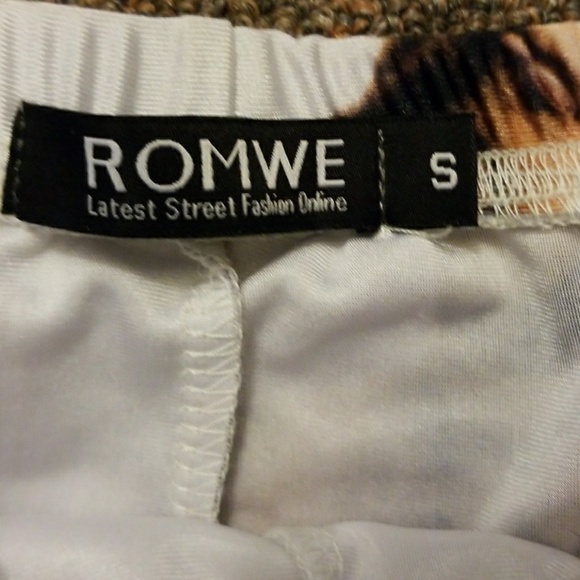 ❌ SOLD ❌ New Romwe Stretch Cat Leggings Small - Picture 2 of 4