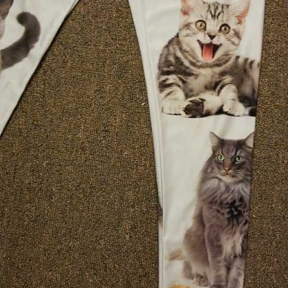 ❌ SOLD ❌ New Romwe Stretch Cat Leggings Small - Picture 3 of 4