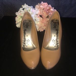 SALE!!!! Nude Pumps size 5.5