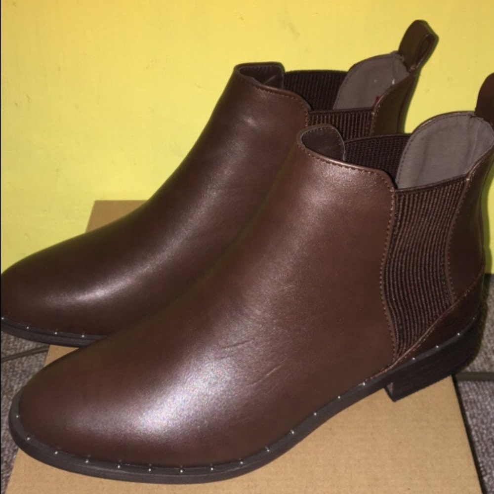 Brand new, brown Chelsea boots