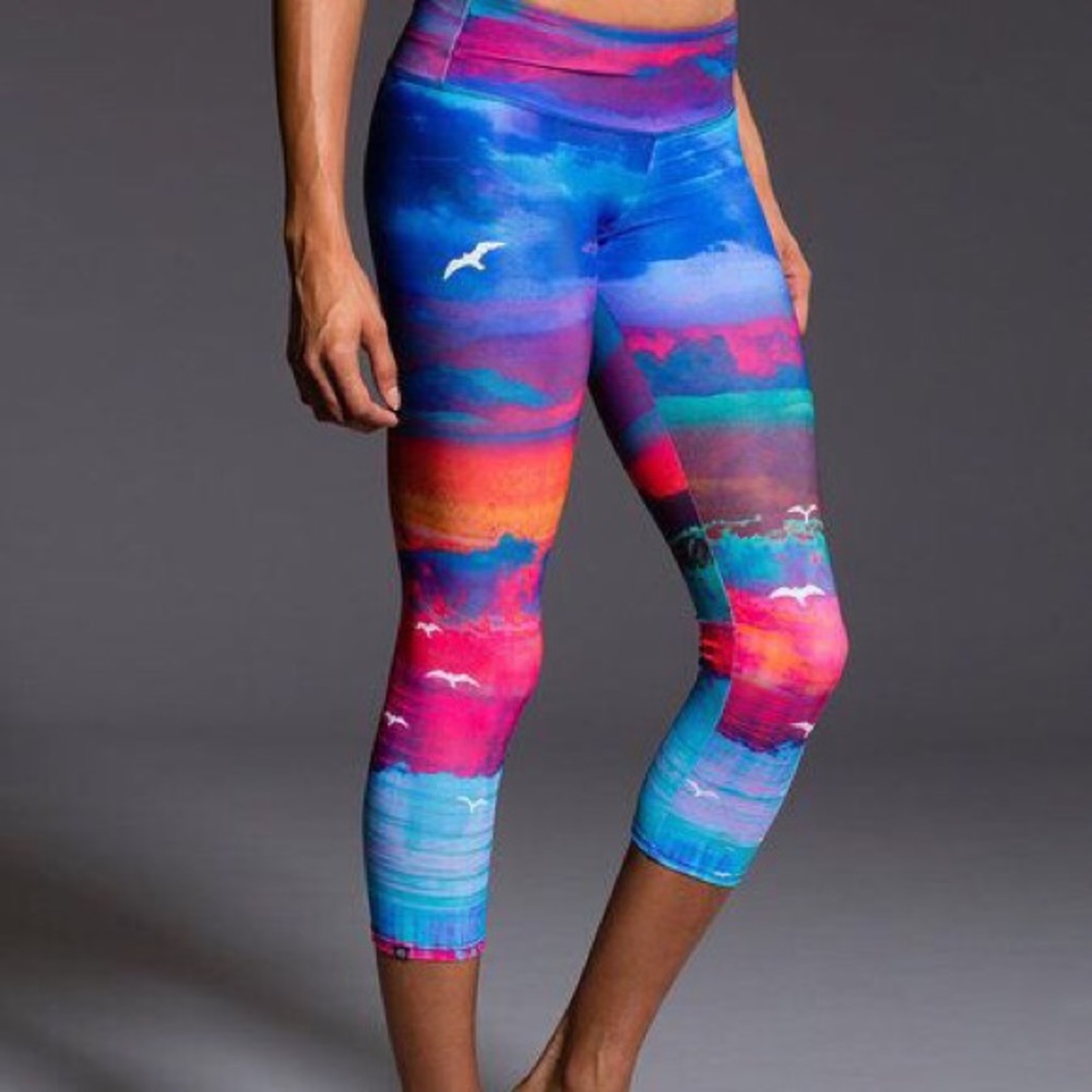 Onzie Graphic Capri White Sands
