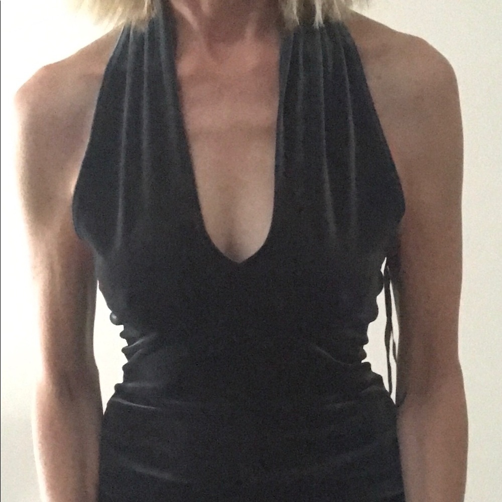 Worth Green Velvet Halter Top Size 4 PRICE DROP 🌷