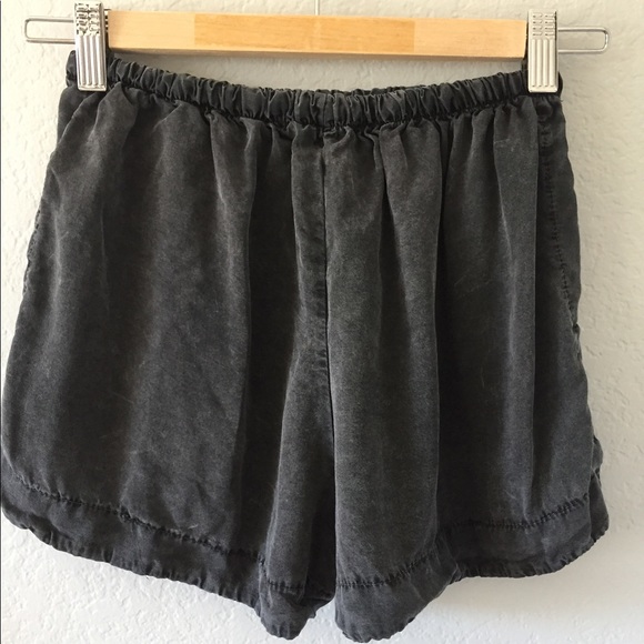 Grey shorts - Picture 2 of 2