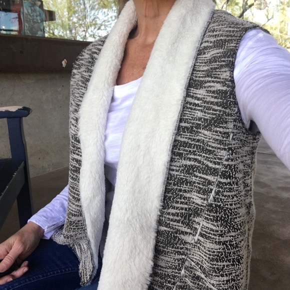 Black Shearling Marled Vest - Picture 6 of 8